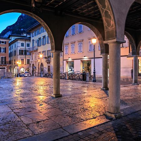 Nido Sui Tetti Di Riva Del Garda - Happy Rentals ภายนอก รูปภาพ