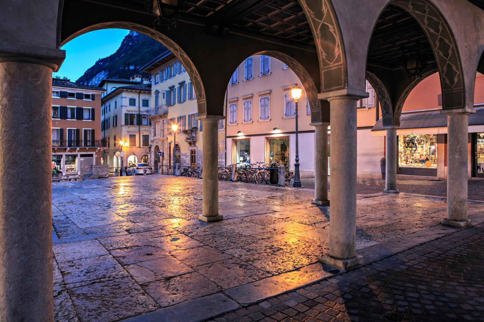 Nido Sui Tetti Di Riva Del Garda - Happy Rentals ภายนอก รูปภาพ