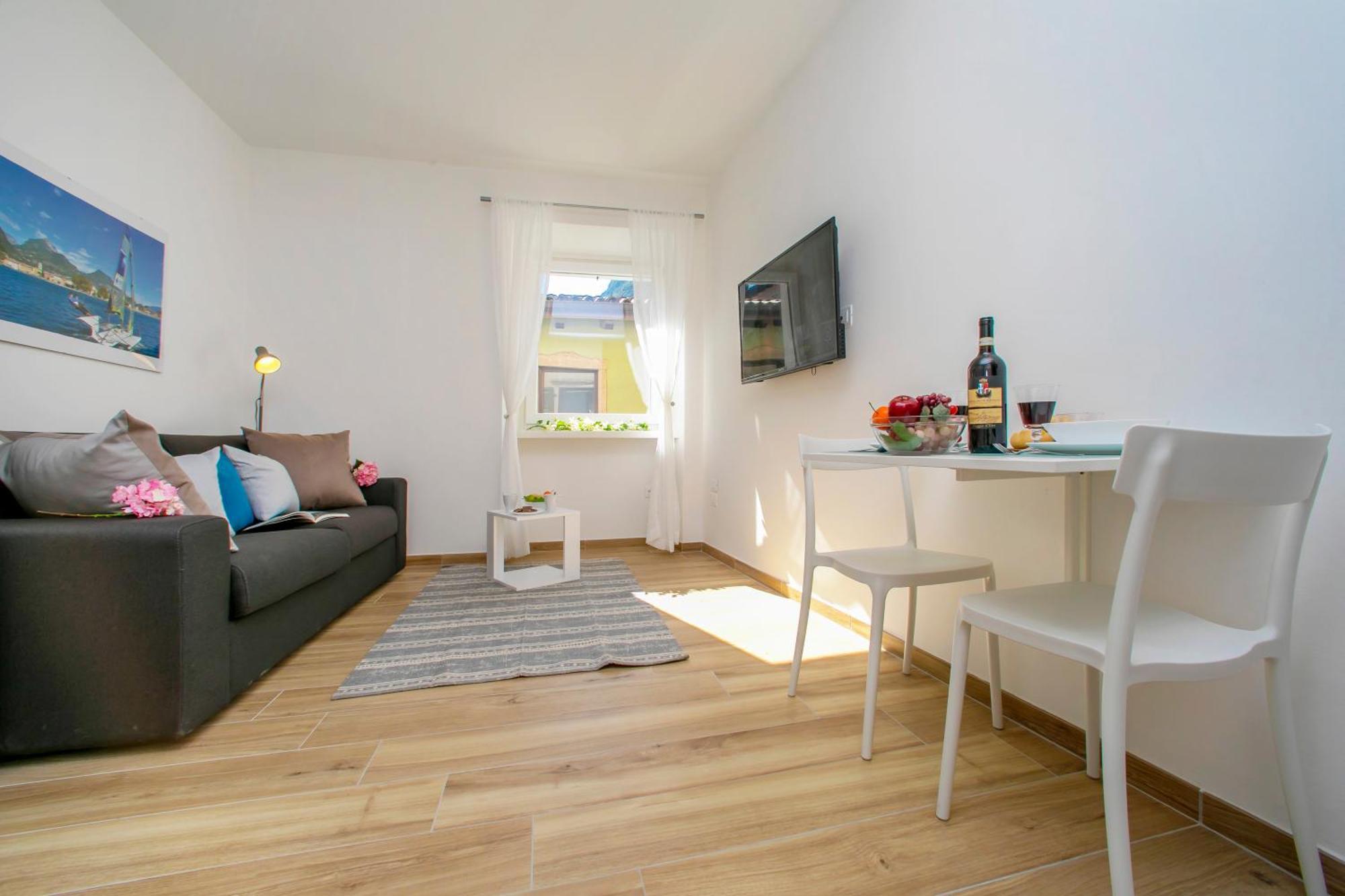Nido Sui Tetti Di Riva Del Garda - Happy Rentals ภายนอก รูปภาพ