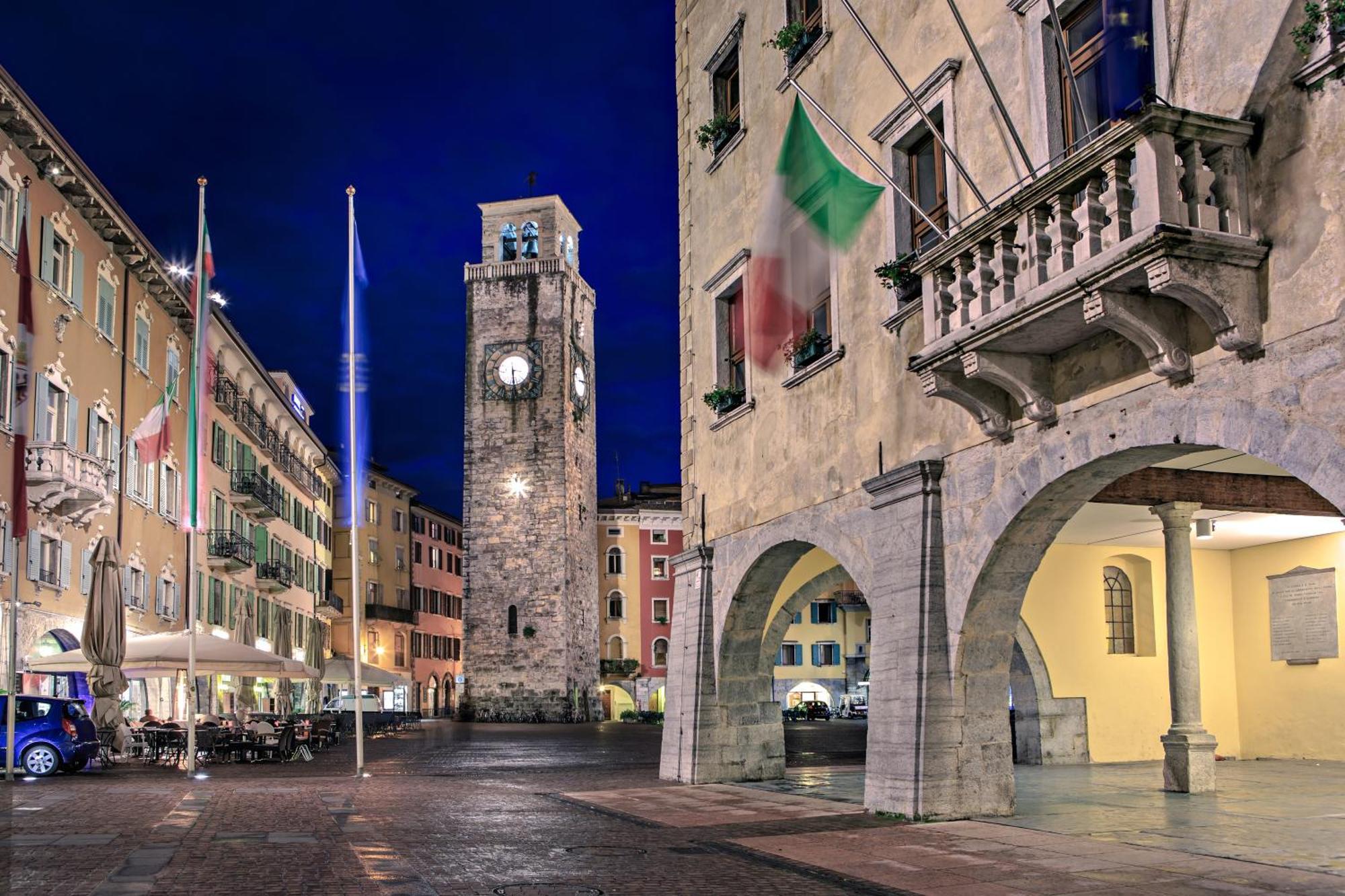 Nido Sui Tetti Di Riva Del Garda - Happy Rentals ภายนอก รูปภาพ